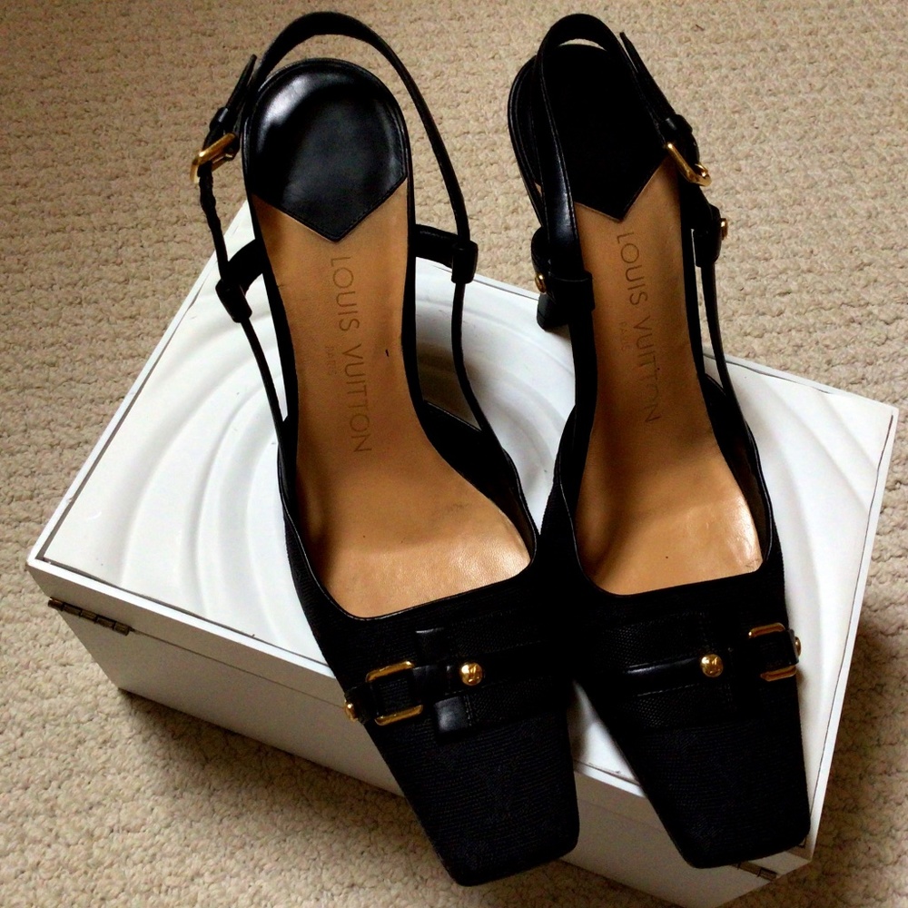 Louis Vuitton size 8 or 38, black
